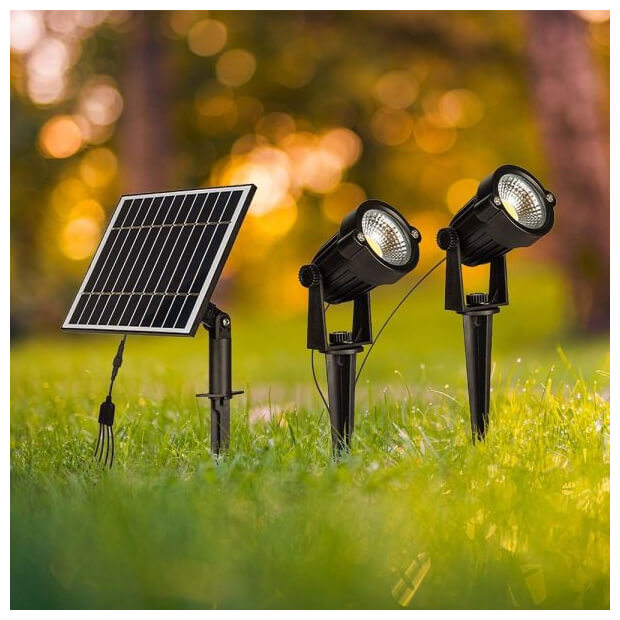 Διακοσμητικά ηλιακά φώτα κήπου V-TAC καρφωτά στο γρασίδι.