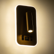 GloboStar® LADY-O 61366 Μοντέρνο Φωτιστικό Τοίχου - Απλίκα Ξενοδοχείου Bed Side LED 10W 1000lm 36° & 360° AC 220-240V - Reading Light & 360° Κρυφός Φωτισμός - Φορτιστής USB 3A - Μ10.5 x Π10 x Υ18.5cm - Φυσικό Λευκό 4500K - Χρυσό Βούρτσας