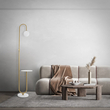 GloboStar® CORDELIA 02025 Μοντέρνο Επιδαπέδιο Φωτιστικό Μονόφωτο 1 x E27 IP20 Χρυσό Αλουμίνιο, Λευκό Γυαλί με Λευκό Μάρμαρο - Μ30 x Π38 x Υ180cm