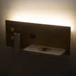 GLOBOSTAR® PALADIN 61360 Μοντέρνο Φωτιστικό Τοίχου - Απλίκα Ξενοδοχείου Reading Light με Φορτιστή USB 3A & Wireless 20W LED 6W 720lm 36° & 360° AC 220-240V IP20 Φυσικό Λευκό 4500K - Bridgelux COB Chip & TÜV SÜD Driver - Μπεζ & Λευκό - Μ30 x Π11 x Υ12cm - 3 Χρόνια Εγγύηση