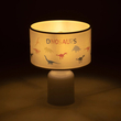 GloboStar® DINO 204-0028 Παιδικό Eπιτραπέζιο Φωτιστικό Πορτατίφ Μονόφωτο 1 x E27 IP20 Πολύχρωμο Ύφασμα με Λευκό Πλαστικό - Μ24 x Π24 x Υ32cm