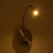 GLOBOSTAR® GOOSE 61697 Μοντέρνο Φωτιστικό Τοίχου - Απλίκα Ξενοδοχείου Reading Light με Φορτιστή USB 3A LED 6W 600lm 36° & 360° AC 220-240V IP20 Θερμό Λευκό 2700K - CREE XPE & Lumileds SMD Chip - Χρυσό Βούρτσας - Μ15.5 x Π15 x Υ30.5cm - 3 Χρόνια Εγγύηση