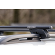 MENABO ΜΠΑΡΕΣ ΟΡΟΦΗΣ ΑΛΟΥΜΙΝΙΟΥ SHERMAN XL BLACK 135 cm ΣΕ ΜΑΥΡΟ ΧΡΩΜΑ ΓΙΑ Jeep Avenger (JJ) 01/2023 >  5πορτο / SUV ΜΕ RAISED RAILS (Παράλληλες Μπάρες με Κενό) - 2 ΤΕΜ. (12290/MB)