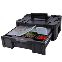 Συρταριέρα με ένα βαθύ συρτάρι και έξι δοχεία (δύο μεγάλα και τέσσερα μικρά) με ημιδιάφανα καπάκια. Μεταλλικοί οδηγοί συρταριού για μεγάλη αντοχή. Δυνατότητα κλειδώματος για προστασία του εσωτερικού Συμβατή με το πρόγραμμα TSTAK. Εξωτερικές διαστάσεις 44x33,1x17,6 cm. / FMST1-71968 Συρταριέρα με ένα βαθύ συρτάρι και έξι δοχεία (δύο μεγάλα και τέσσερα μικρά) με ημιδιάφανα καπάκια. Μεταλλικοί οδηγοί συρταριού για μεγάλη αντοχή. Δυνατότητα κλειδώματος για προστασία του εσωτερικού Συμβατή με το πρόγραμμα TSTAK. Εξωτερικές διαστάσεις 44x33,1x17,6 cm. / FMST1-71968