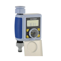 Προγραμματιστής με ενσωματωμένη ηλεκτροβάνα και υψηλής ποιότητας μεγάλη οθόνη ενδείξεων.
Προγραμματιζόμενο χειροκίνητο πότισμα από 1 - 240 λεπτά.
Προγραμματιζόμενη διάρκεια άρδευσης σε δευτερόλεπτα από 5 - 55 & σε λεπτά από 1 - 360.
Η συχνότητα έναρξης πο