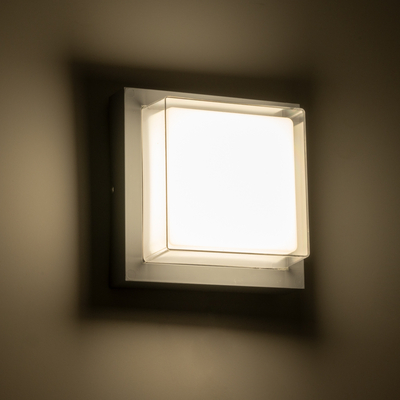 GLOBOSTAR® NEXUS 60768 Φωτιστικό Τοίχου - Απλίκα Εσωτερικού/Εξωτερικού Χώρου LED 10W 1050lm 120° AC175-265V Αδιάβροχο IP65 - Πλαστικό Σώμα - Φυσικό λευκό 4500K - Μ17 x Π17 x Υ9cm - Γκρι - Bridgelux Chip - 3 Χρόνια Εγγύηση