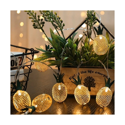 GloboStar® 85806 Διακοσμητική Γιρλάντα Pineapple Lamp 2 Μέτρα με Διακόπτη On/Off - 10 LED 1W με Μπαταρίες 2xAA & Διάφανο Καλώδιο IP44 Θερμό Λευκό 3000K Μ2m