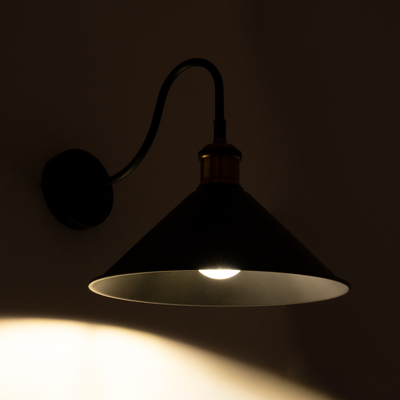 GloboStar® ANBET 01121 Vintage Επιτοίχιο Φωτιστικό Απλίκα Μονόφωτο 1 x E27 IP20 Μαύρο & Χρυσό Μέταλλο - Μ26 x Π38 x Υ27cm