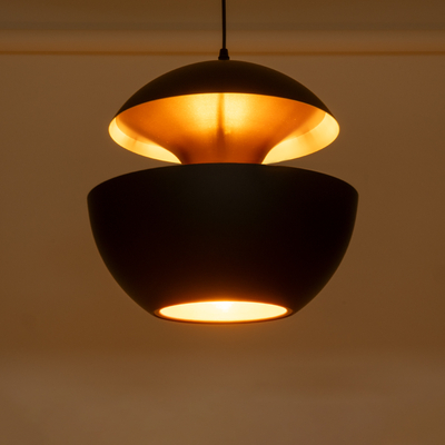 GloboStar® SEVILLE 01269 Μοντέρνο Κρεμαστό Φωτιστικό Ανάρτηση Μονόφωτο 1 x E27 IP20 Μαύρο & Χρυσό Μέταλλο - Μ35 x Π35 x Υ35cm