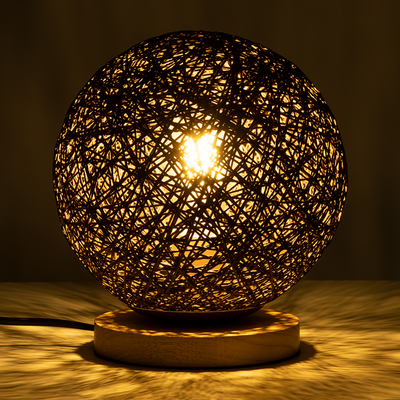 GloboStar® OCEANA 01337 Boho Επιτραπέζιο Φωτιστικό Πορτατίφ Μονόφωτο Καφέ Σκούρο Ξύλινο Ψάθινο Rattan Φ20 x Υ22cm