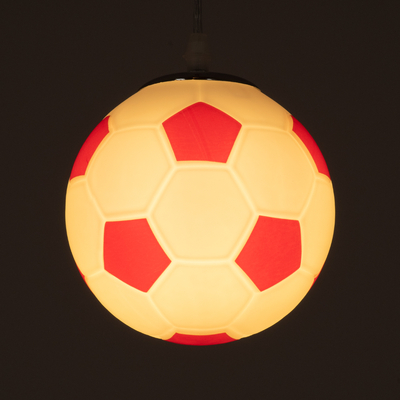 GloboStar® FOOTBALL 00642 Παιδικό Κρεμαστό Φωτιστικό Μπάλα Μονόφωτο 1 x E27 IP20 Λευκό & Κόκκινο Γυαλί - Μ15 x Π15 x Y18cm