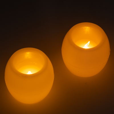 GloboStar® CANDLE 79549 ΣΕΤ 2 x Διακοσμητικά Realistic Κεράκια με LED Εφέ Κινούμενης Φλόγας - Μπαταρίας 2 x CR2032 Θερμό Λευκό 2700K Μπεζ D6 x H5cm