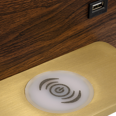 GloboStar® PALADIN 61362 Μοντέρνο Φωτιστικό Τοίχου - Απλίκα Ξενοδοχείου Bed Side LED 6W 720lm 36° AC 220-240V - Reading Light & Κρυφός Φωτισμός - Φορτιστές USB 3A & Wireless 20W - Μ30 x Π11 x Υ12cm - Φυσικό Λευκό 4500K - Ξύλο & Χρυσό - Δεξί