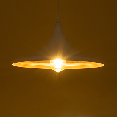 GloboStar® SHANGHAI 01026-B Μοντέρνο Κρεμαστό Φωτιστικό Καμπάνα Μονόφωτο 1 x E27 IP20 Λευκό & Χρυσό Μέταλλο - Μ37 x Π37 x Υ17cm