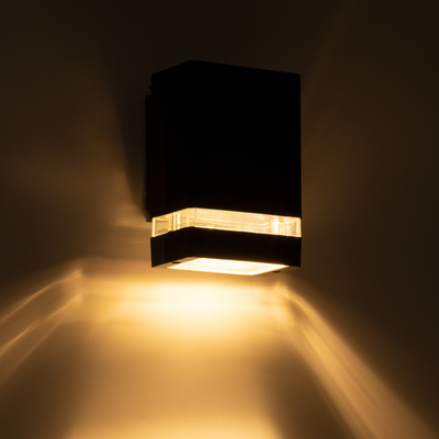 GloboStar® QUATRO 77894 Φωτιστικό Τοίχου - Απλίκα Αρχιτεκτονικού Φωτισμού Εσωτερικού/Εξωτερικού Χώρου Up or Down Μονόφωτο 1 x GU10 AC220-240V Αδιάβροχο IP65 - Σώμα Αλουμινίου & Tempered Glass - Μ11 x Π10 x Υ16.4cm - Ασημί - 5 Years Warranty