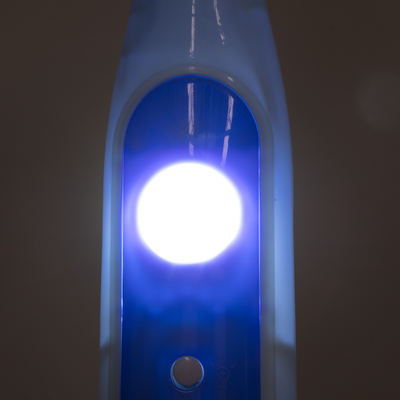 GloboStar® SOLARA-FAN 85355 Solar Fan Αυτόνομος Ηλιακός Επιδαπέδιος Ανεμιστήρας 25W 2 Λειτουργιών Ρεύματος με AC 220-240V ή με Φωτοβολταϊκό Panel 9V 12W & Επαναφορτιζόμενη Μπαταρία Li-ion 7.4V 4400mAh - 3 Ταχύτητες - Ενσωματωμένο USB 2.0 Charger Συσκευών - IP20 - Μ44 x Π37.5 x Υ132cm - Λευκό & Μπλε - 2 Years Warranty