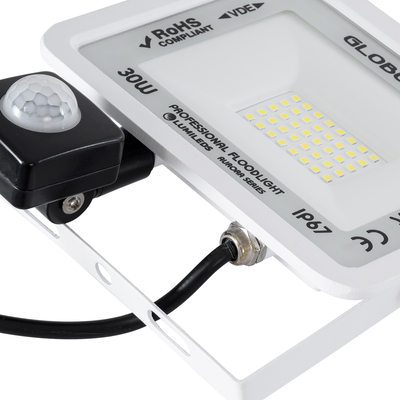 GloboStar® AURORA 61440 Επαγγελματικός Προβολέας LED 30W 3750lm 120° AC 220-240V με Ενσωματωμένο Ρυθμιζόμενο Αισθητήρα Κίνησης PIR - Αδιάβροχος IP67 - Μ16 x Π5 x Υ17.5cm - Λευκό - Ψυχρό Λευκό 6000K - LUMILEDS Chips - TÜV Rheinland Certified - 3 Years Warranty