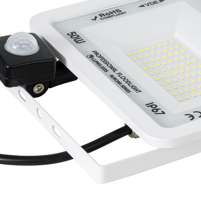 GloboStar® AURORA 61442 Επαγγελματικός Προβολέας LED 50W 6250lm 120° AC 220-240V με Ενσωματωμένο Ρυθμιζόμενο Αισθητήρα Κίνησης PIR - Αδιάβροχος IP67 - Μ21 x Π5 x Υ21cm - Λευκό - Ψυχρό Λευκό 6000K - LUMILEDS Chips - TÜV Rheinland Certified - 3 Years Warranty