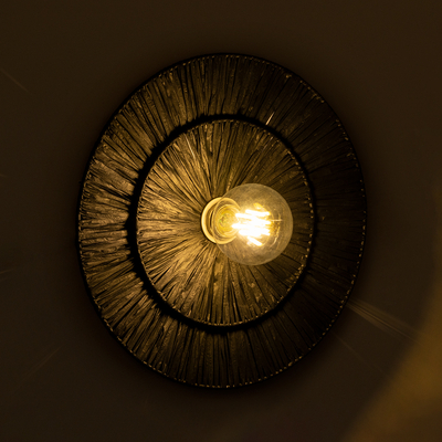 GloboStar® COLOMBO 02280 Boho Επιτοίχιο Φωτιστικό Απλίκα Μονόφωτο 1 x E27 IP20 Μαύρη Ράφια - Μ40 x Π40 x Υ9cm