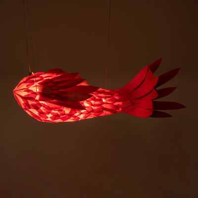 GloboStar® GOURAMI 02360 Μοντέρνο Κρεμαστό Φωτιστικό Φιγούρα Μονόφωτο 1 x E27 IP20 Κόκκινο Ξύλο - Μ70 x Π40 x Υ27cm