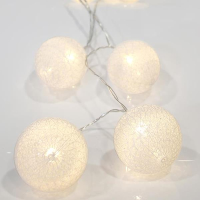 ΣΕΙΡΑ, 10 LED 5mm, ΜΕ ΒΑΜΒΑΚΕΡΕΣ ΔΙΑΚΟΣΜΗΤΙΚΕΣ ΜΠΑΛΕΣ 6cm, ΜΠΑΤΑΡΙΑΣ 3xAA, ΔΙΑΦΑΝΟ PVC ΚΑΛΩΔΙΟ, ΘΕΡΜO ΛΕΥΚO LED, ΑΝΑ 15cm, ΠΡΟΕΚΤΑΣΗ ΠΑΡΟΧΗΣ 50cm, IP20