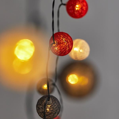 ΣΕΙΡΑ, 40 LED 5mm, ΜΕ ΠΛΑΣΤΙΚΕΣ ΜΠΑΛΕΣ ΥΦΑΣΜΑΤΙΝΕΣ 4cm, ΗΛΙΑΚΟ ΣΥΛΛΕΚΤΗ ΜΕ ΑΙΣΘΗΤΗΡΑ ΦΩΤΟΣ, 8 ΠΡΟΓΡΑΜΜΑΤΑ, ΠΡΑΣΙΝΟ PVC ΚΑΛΩΔΙΟ, ΘΕΡΜΟ ΛΕΥΚΟ LED, ΑΝΑ 10cm, ΠΑΡΟΧΗΣ 1m, ΙΡ44
