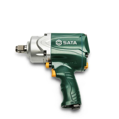 Αερόκλειδο 3/4" 1500Nm. 5000rpm. Μηχανισμός χωρίς πείρο εξασφαλίζει υψηλή ροπή, ισχύ
και λιγότερες δονήσεις κατά τη διάρκεια της εργασίας
Εξάτμιση λαβής στο κάτω μέρος του καλωδίου κατευθύνει
τα υπολείμματα και τη σκόνη μακριά από τη μηχανή και τον
χειριστή
Σκανδάλη μεταβλητής ταχύτητας προσφέρει έλεγχο στις
στροφές ανά λεπτό (RPM)
Κουμπί αναστροφής με ράβδο πίεσης για λειτουργία με το
ένα χέρι
 3/8” / ST02144