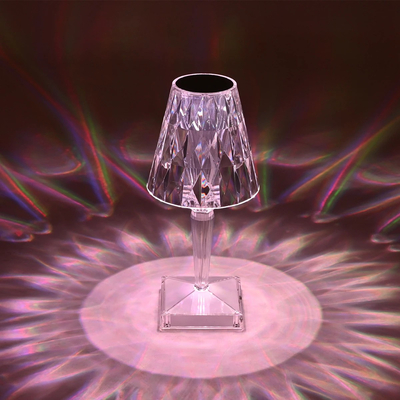 GloboStar® CRYSTAL 62042 Επαναφορτιζόμενο Επιτραπέζιο Φωτιστικό Πορτατίφ LED 1W 100lm 360° DC 5V IP44 RGBW Dimmable με Φορτιστή και Ασύρματο Χειριστήριο IR Διάφανο Πλαστικό - Μ11.5 x Π11.5 x Υ25.5cm - 3 Χρόνια Εγγύηση