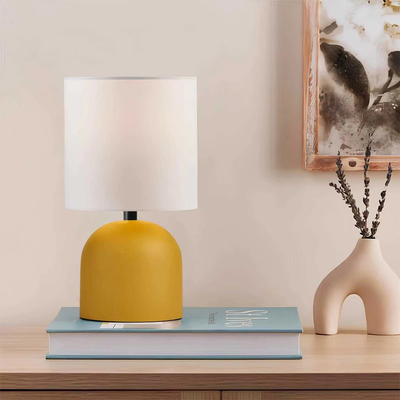 GloboStar® LOREN 204-0137 Μοντέρνο Eπιτραπέζιο Φωτιστικό Μονόφωτο 1 x E27 IP20 Κίτρινο Μέταλλο με Μπεζ Ύφασμα - Μ15 x Π15 x Υ31cm