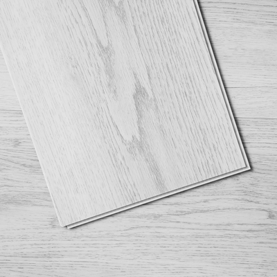 VEVOR Πλακάκια δαπέδου Interlocking Vinyl 1220 X 185 mm, 10 πλακάκια πάχους 5,5 mm που κουμπώνουν μαζί, ανοιχτό γκρι ξύλινο δάπεδο DIY για κουζίνα, τραπεζαρία, υπνοδωμάτια και μπάνια, Εύκολη διακόσμηση σπιτιού