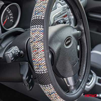 ΚΑΛΥΜΜΑ ΤΙΜΟΝΙΟΥ SWC-59 (M) 37>39cm ΜΑΥΡΟ ΜΕ ΣΧΕΔΙΟ ΠΟΛΥΧΡΩΜΗ ΨΑΘΑ AMIO - 1 ΤΕΜ.