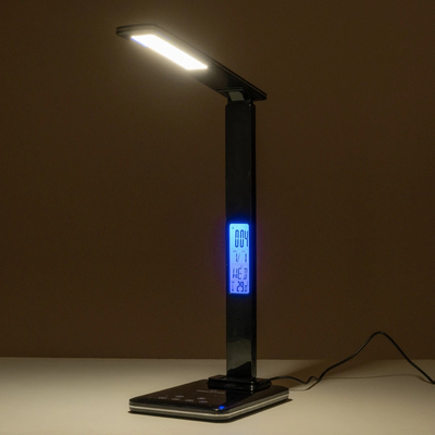 GLOBOSTAR® ZENTIME 76564 Μοντέρνο Επιτραπέζιο Φωτιστικό Γραφείου με Ασύρματη Φόρτιση 10W 2A & Ψηφιακό Ρολόι LED 3.5W 350lm 120° DC 5V με USB-C IP20 Ρυθμιζόμενο Λευκό CCT με Αφή 2700K/4500K/6000K Dimmable - Sanan SMD Chip - Μαύρο - Μ13 x Π25 x Υ50cm - 2 Χρόνια Εγγύηση