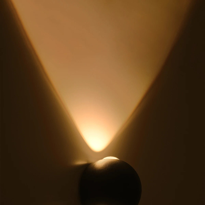 GLOBOSTAR® VEGA 60672 Μοντέρνο Φωτιστικό Τοίχου - Απλίκα LED 6W 750lm 30° AC 220-240V Αδιάβροχο IP65 Θερμό Λευκό 2700K - Bridgelux COB Chip & TÜV SÜD Driver - Μαύρο Ματ - Μ10 x Π7.5 x Υ10cm - 5 Χρόνια Εγγύηση