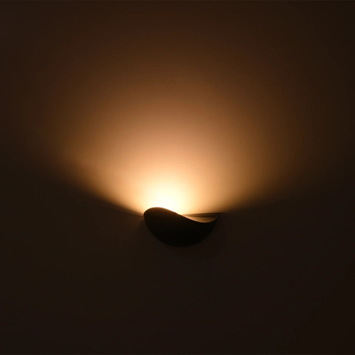 GLOBOSTAR® SELENE 60674 Μοντέρνο Φωτιστικό Τοίχου - Απλίκα LED 5W 625lm 90° AC 220-240V Αδιάβροχο IP65 Θερμό Λευκό 2700K - Bridgelux COB Chip & TÜV SÜD Driver - Μαύρο Ματ - Μ20 x Π9 x Υ12cm - 5 Χρόνια Εγγύηση