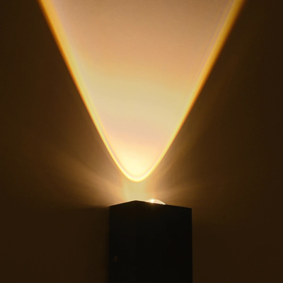 GLOBOSTAR® HIKARI 60685 Μοντέρνο Φωτιστικό Τοίχου - Απλίκα LED 4W 500lm 30° AC 220-240V Αδιάβροχο IP65 Θερμό Λευκό 2700K - CREE XPE Chip & TÜV SÜD Driver - Μαύρο Ματ - Μ6 x Π4 x Υ10.5cm - 5 Χρόνια Εγγύηση