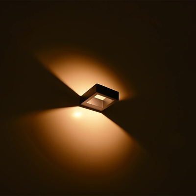 kelvo® AURA KLV-101-0116 Μοντέρνο Φωτιστικό Τοίχου - Απλίκα LED 7W 875lm 45° AC 220-240V Αδιάβροχο IP65 Θερμό Λευκό 2700K - Bridgelux COB Chip & TÜV SÜD Driver - Μαύρο Ματ - Μ15 x Π12.5 x Υ4.5cm - 5 Χρόνια Εγγύηση