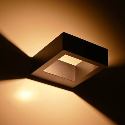 kelvo® AURA KLV-101-0116 Μοντέρνο Φωτιστικό Τοίχου - Απλίκα LED 7W 875lm 45° AC 220-240V Αδιάβροχο IP65 Θερμό Λευκό 2700K - Bridgelux COB Chip & TÜV SÜD Driver - Μαύρο Ματ - Μ15 x Π12.5 x Υ4.5cm - 5 Χρόνια Εγγύηση