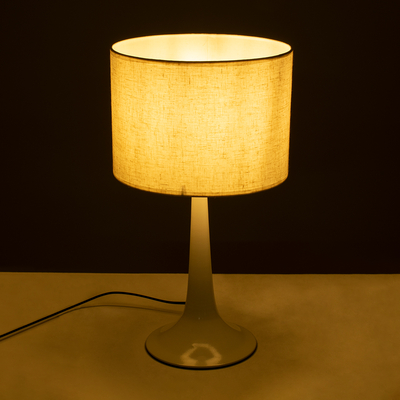 GLOBOSTAR® AMBROSIA 01395 Μοντέρνο Επιτραπέζιο Φωτιστικό Πορτατίφ με Ντουί 1 x E27 AC 220-240V IP20 - Λευκό - Μ25 x Π25 x Υ46cm