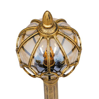 GloboStar® ETOILE 00985 Vintage Φωτιστικό Κολωνάκι Κήπου Μονόφωτο 1 x E27 Μπρονζέ Χρυσό Μεταλλικό Πλέγμα με Μελί Γυάλινη Μπάλα D18 x H102cm