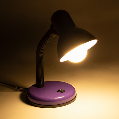 GLOBOSTAR® STUDENT 01537 Μοντέρνο Επιτραπέζιο Φωτιστικό Πορτατίφ με Ντουί 1 x E27 AC 220-240V IP20 - Μωβ - Μ12 x Π12 x Υ32cm