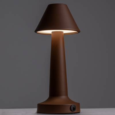 GloboStar® MOLLY 76519 Επαναφορτιζόμενο Επιτραπέζιο Φωτιστικό Πορτατίφ LED 1.5W 105lm 120° DC 5V IP44 Θερμό Λευκό 2700K Dimmable Καφέ Αλουμίνιο - Μ10 x Π10 x Υ23cm - 2 Xρόνια Εγγύηση