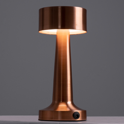 GloboStar® BELLA 76505 Επαναφορτιζόμενο Επιτραπέζιο Φωτιστικό Πορτατίφ LED 1.5W 105lm 120° DC 5V IP44 Θερμό Λευκό 2700K Dimmable Χάλκινο Αλουμίνιο - Μ9 x Π9 x Υ21cm - 2 Xρόνια Εγγύηση