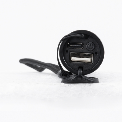 GloboStar® 79029 Φορητός Φακός Χειρός Επαναφορτιζόμενος LED CREE XM-L2 T6 10W 1000lm Zoom 1° έως 60° Μοιρών με 1 x 18650 Μπαταρία 1200mAh USB 2.0 Πτυσσόμενος & 3 Modes Power Bank Αδιάβροχο IP54 Ψυχρό Λευκό 6000K