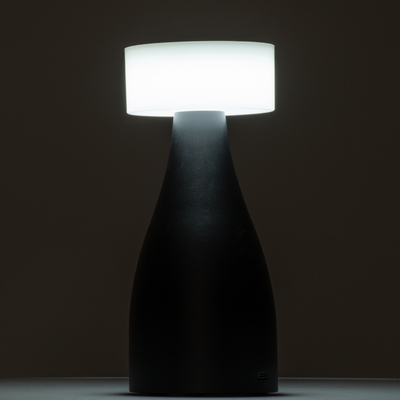 GloboStar® DOLLY 76470 Επαναφορτιζόμενο Επιτραπέζιο Φωτιστικό Πορτατίφ LED 1.5W 105lm 120° DC 5V IP44 CCT Ultra Θερμό 1500K - Φυσικό Λευκό 4500K - Ψυχρό Λευκό 6000K Dimmable Χρυσό & Λευκό Πλαστικό - Μ9 x Π9 x Υ21cm - 2 Χρόνια Εγγύηση