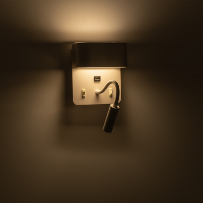 GLOBOSTAR® IBIS 61368 Μοντέρνο Φωτιστικό Τοίχου - Απλίκα Ξενοδοχείου Reading Light με Φορτιστή USB 3A LED 10W 1100lm 36° & 360° AC 220-240V IP20 Φυσικό Λευκό 4500K - Bridgelux COB Chip & TÜV SÜD Driver - Λευκό Ματ - Μ10 x Π6.1 x Υ18cm - 3 Χρόνια Εγγύηση