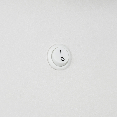 GLOBOSTAR® CROWN 61371 Μοντέρνο Φωτιστικό Τοίχου - Απλίκα Ξενοδοχείου Reading Light με Φορτιστή USB 3A LED 5W 550lm 120° AC 220-240V IP20 Φυσικό Λευκό 4500K - Bridgelux COB Chip & TÜV SÜD Driver - Λευκό Ματ - Μ15 x Π15 x Υ23cm - 3 Χρόνια Εγγύηση