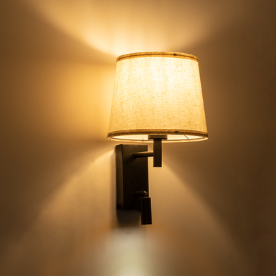 GLOBOSTAR® ROULETTE-R 61380 Μοντέρνο Φωτιστικό Τοίχου - Απλίκα Ξενοδοχείου Reading Light με Φορτιστή USB 3A & Ντουί 1 x E27 LED 3W 360lm 36° & 360° AC 220-240V IP20 Φυσικό Λευκό 4500K - Bridgelux COB Chip & TÜV SÜD Driver - Λευκό Ματ & Μπεζ - Μ22 x Π23.5 x Υ37cm - Σετ 2 Τεμαχίων - 3 Χρόνια Εγγύηση