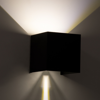 GLOBOSTAR® AXIS-S 60565 Μοντέρνο Φωτιστικό Τοίχου - Απλίκα LED 10W 1200lm 5°/60° AC 220-240V Αδιάβροχο IP65 Φυσικό Λευκό 4500K - Bridgelux COB Chip & TÜV SÜD Driver - Μαύρο Ματ - Μ10 x Π10 x Υ10cm - 5 Χρόνια Εγγύηση