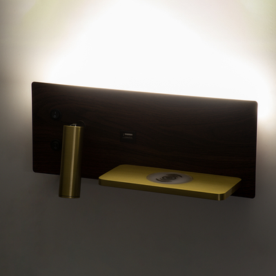 GLOBOSTAR® PALADIN 61362 Μοντέρνο Φωτιστικό Τοίχου - Απλίκα Ξενοδοχείου Reading Light με Φορτιστή USB 3A & Wireless 20W LED 6W 720lm 36° & 360° AC 220-240V IP20 Φυσικό Λευκό 4500K - Bridgelux COB Chip & TÜV SÜD Driver - Καφέ & Χρυσό Βούρτσας - Μ30 x Π11 x Υ12cm - 3 Χρόνια Εγγύηση