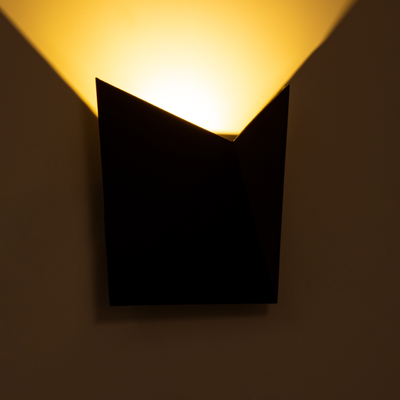 GLOBOSTAR® STEALTH 60520 Μοντέρνο Φωτιστικό Τοίχου - Απλίκα LED 10W 1000lm 60° AC 220-240V Αδιάβροχο IP65 Θερμό Λευκό 2700K - Bridgelux COB Chip & TÜV SÜD Driver - Μαύρο Ματ - Μ17 x Π7.5 x Υ17cm - 5 Χρόνια Εγγύηση